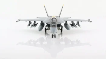 ماکت هواپیما جنگی F/A-18E Super Hornet یو اس اس رونالد ریگان مقیاس 1:72 (1)