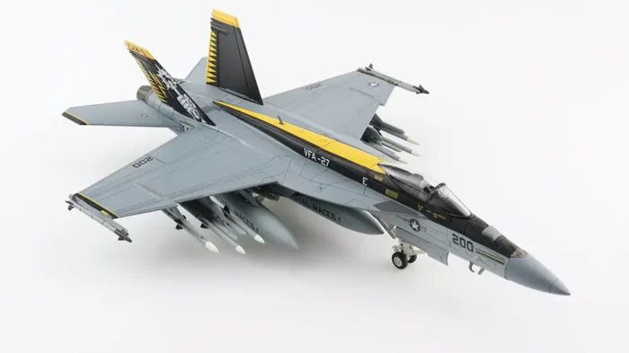 ماکت هواپیما جنگی F/A-18E Super Hornet یو اس اس رونالد ریگان مقیاس 1:72 (4)