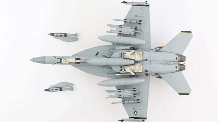 ماکت هواپیما جنگی F/A-18E Super Hornet یو اس اس رونالد ریگان مقیاس 1:72 (6)