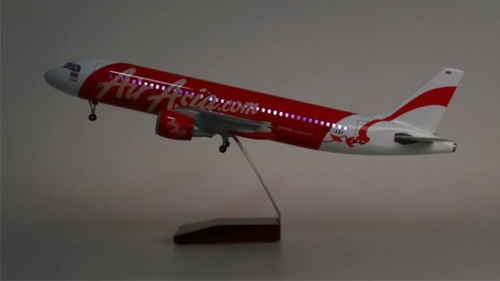 ماکت هواپیما ارباس ۳۲۰ ایراشیا Boeing 787-9 American Airline 1:80 - Image 5