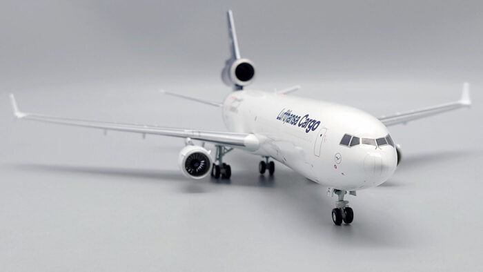 Jc Wings 1200 MD-11F Lufthansa Cargo-EW2M11001 (3)