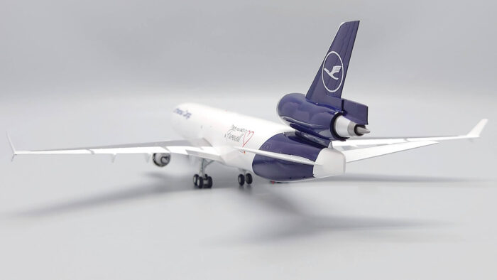 Jc Wings 1200 MD-11F Lufthansa Cargo-EW2M11001 (3)