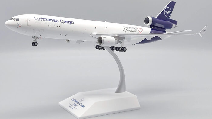 Jc Wings 1200 MD-11F Lufthansa Cargo-EW2M11001 (3)