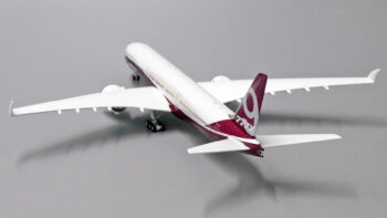 ماکت هواپیما بوئینک 777 رنگامیزی کارخانه