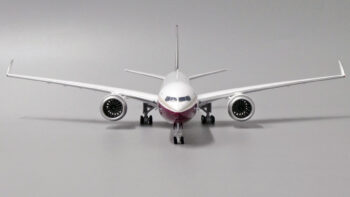 ماکت هواپیما بوئینک 777 رنگامیزی کارخانه