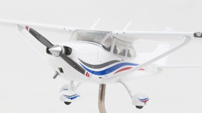 ماکت هواپیما سسنا 172 | GeminiJets 1:72 Cessna 172  Skyhawk - Image 5