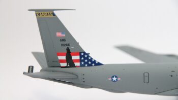 ماکت هواپیما بوئینگ KC-135R نیروی هوایی امریکا | Gemini Jets 1:200 Boeing KC135R USAF "Kansas ANG" - Image 2
