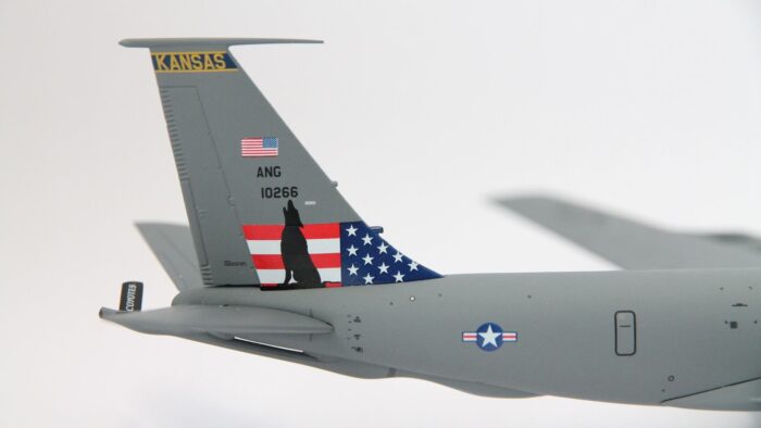 ماکت هواپیما بوئینگ KC-135R نیروی هوایی امریکا | Gemini Jets 1:200 Boeing KC135R USAF "Kansas ANG" - Image 2