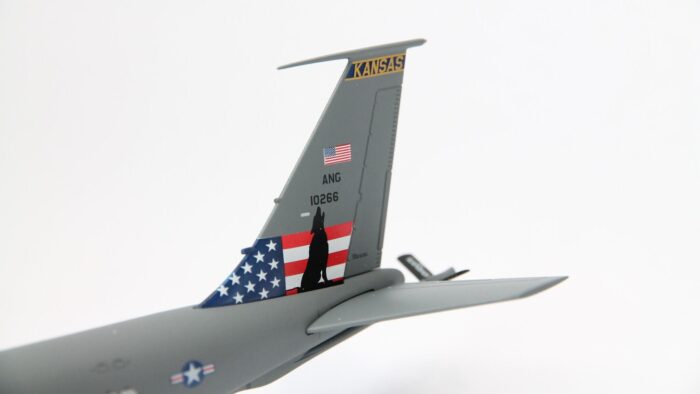 ماکت هواپیما بوئینگ KC-135R نیروی هوایی امریکا | Gemini Jets 1:200 Boeing KC135R USAF "Kansas ANG" - Image 3