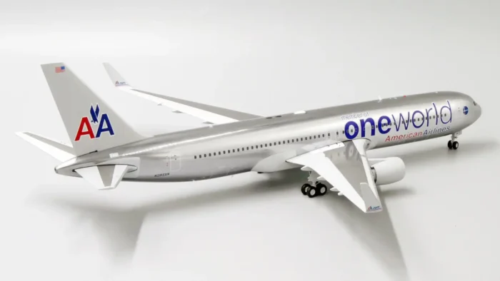 ماکت هواپیما بوئینگ 767-300 امریکان ایرلاینز