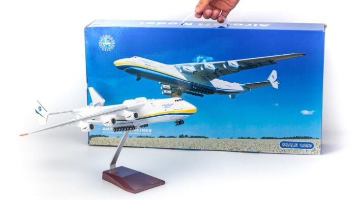 ماکت هواپیما انتونف 225 مریا اکراین |  Airplane Model 1:200 Antonov An-225 Mriya Ukraine  - Image 3