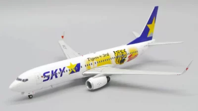 ماکت هواپیما بوئینگ 737 اسکای مارک ژاپن | Jc Wings 1:200 Boeing 737-800 Skymark Airlines G-FDZY