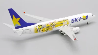 ماکت هواپیما بوئینگ 737 اسکای مارک ژاپن | Jc Wings 1:200 Boeing 737-800 Skymark Airlines G-FDZY