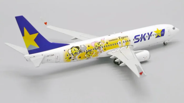 ماکت هواپیما بوئینگ 737 اسکای مارک ژاپن | Jc Wings 1:200 Boeing 737-800 Skymark Airlines G-FDZY