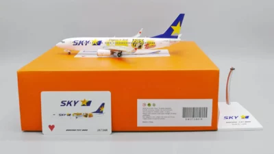 ماکت هواپیما بوئینگ 737 اسکای مارک ژاپن | Jc Wings 1:200 Boeing 737-800 Skymark Airlines G-FDZY