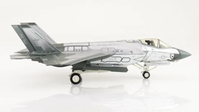 ماکت جنگنده اف 35 لایتینگ نیروی دریایی امریکا | Hobby Master 1:72 F-35C Lightning II JSF Mirror Coating