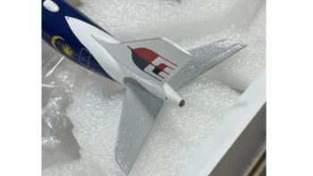 ماکت هواپیما ایرباس 330 مالزی | JC Wings 1:200 Airbus A330-300 Malaysia Airlines 9M-MTJ - Image 8
