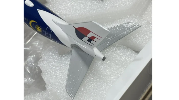 ماکت هواپیما ایرباس 330 مالزی | JC Wings 1:200 Airbus A330-300 Malaysia Airlines 9M-MTJ - Image 8