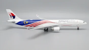 ماکت هواپیما ایرباس 330 مالزی | JC Wings 1:200 Airbus A330-300 Malaysia Airlines 9M-MTJ - Image 2