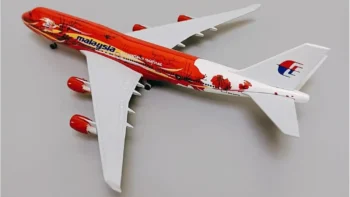 ماکت هواپیما بوئینگ 747 مالزی