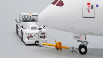 Jc wing 1:200 Tug Truck Airport Accessories JAL WT250E Pushback Tug GSE2WT250E02
