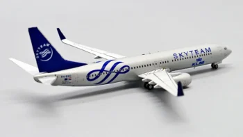 ماکت هواپیما بوئینگ 737 هواپیمایی کی ال ام مقیاس 1:400 ساخت شرکت جی سی وینگز