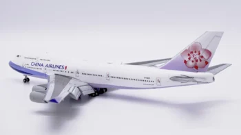 ماکت هواپیما بوئینک 747 چینا ایرلاینز مقیاس 1:400 ساخت شرکت جی سی وینگز