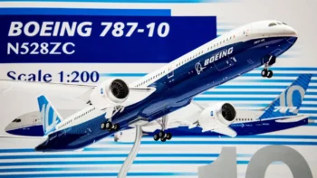 ماکت هواپیما بوئینگ 787 رنگامیزی کارخانه