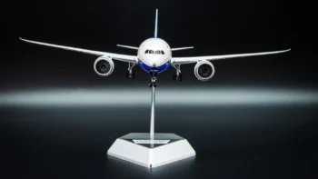 ماکت هواپیما بوئینگ 787 رنگامیزی کارخانه