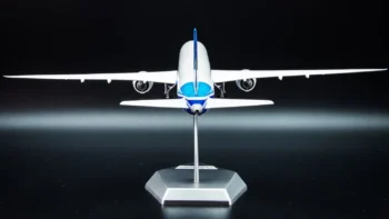 ماکت هواپیما بوئینگ 787 رنگامیزی کارخانه