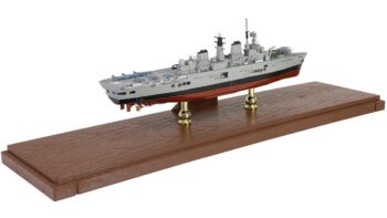 ماکت ناو هواپیمابر اینوینسیبل نیروی دریایی بریتانیا