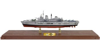 ماکت ناو هواپیمابر اینوینسیبل نیروی دریایی بریتانیا