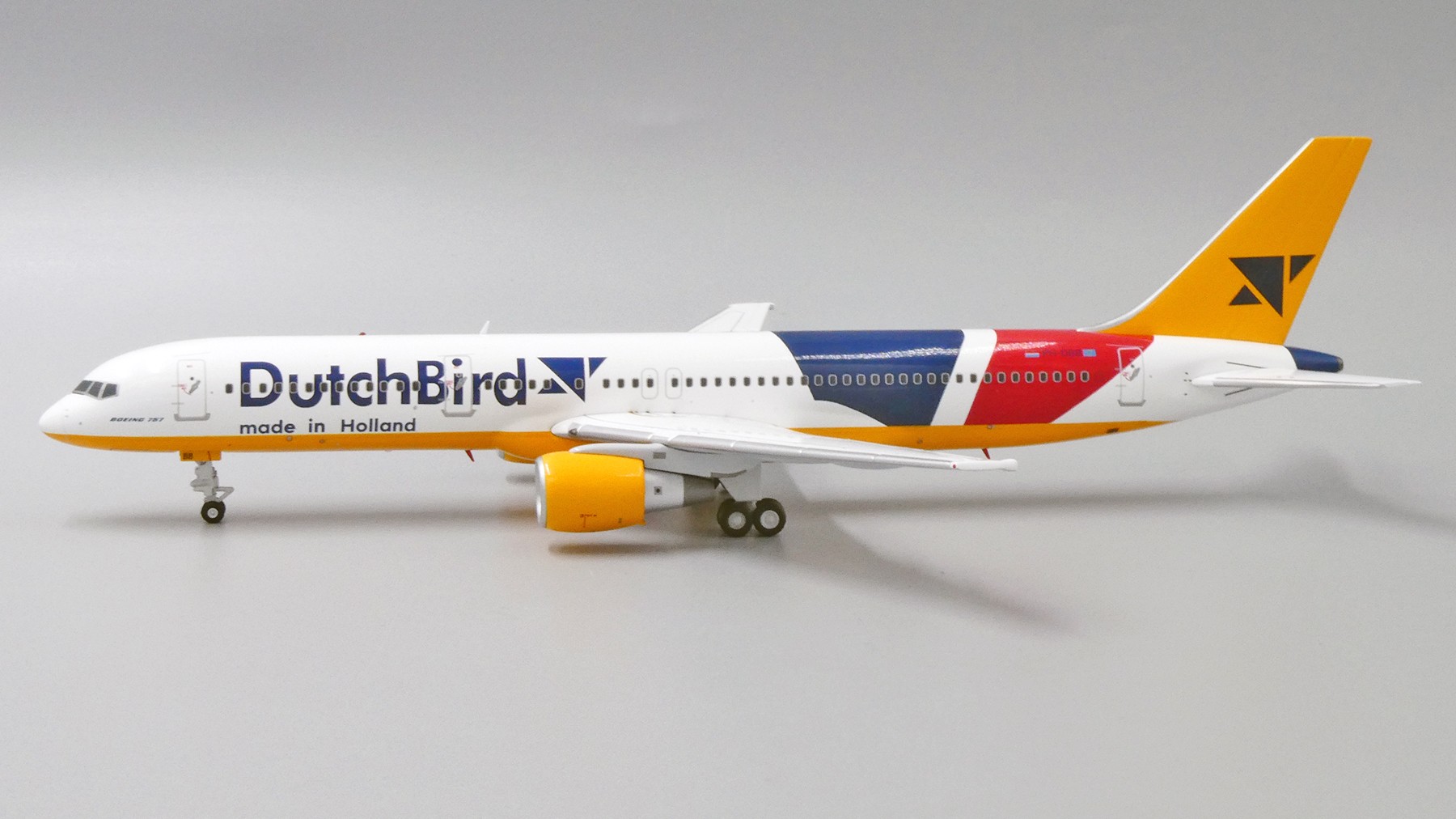 ماکت هواپیما بوئینگ 757 داچ برد ایرلاینز